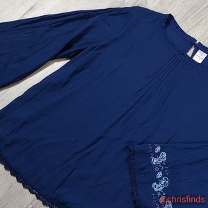 NEW Time & Tru bell sleeve embroidered top